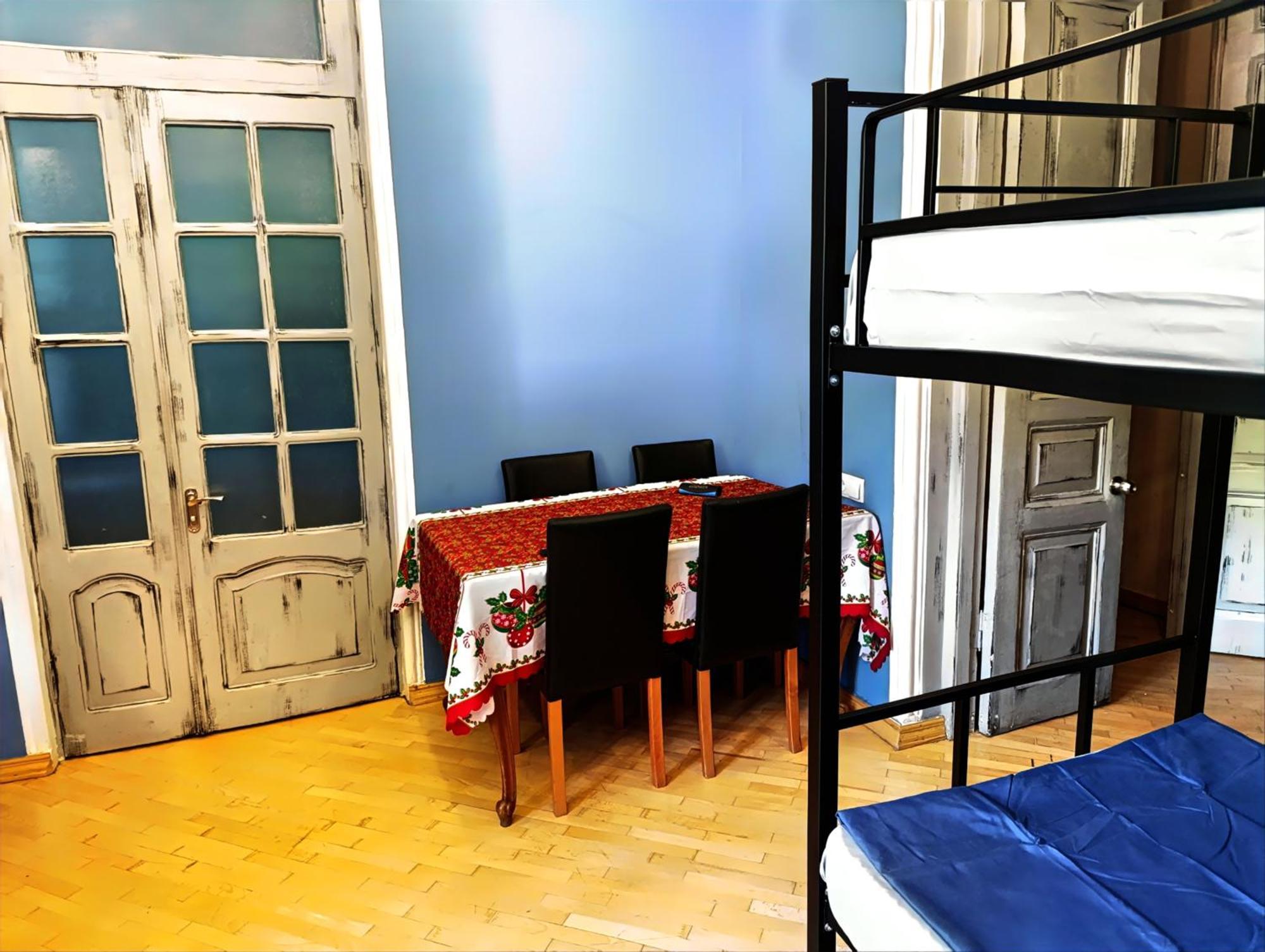 J Square Hostel Tbilisi Zewnętrze zdjęcie